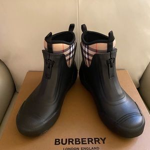 Burberry boots